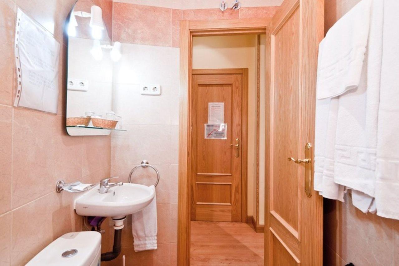 Hostal Las Cortes Madrid Kültér fotó