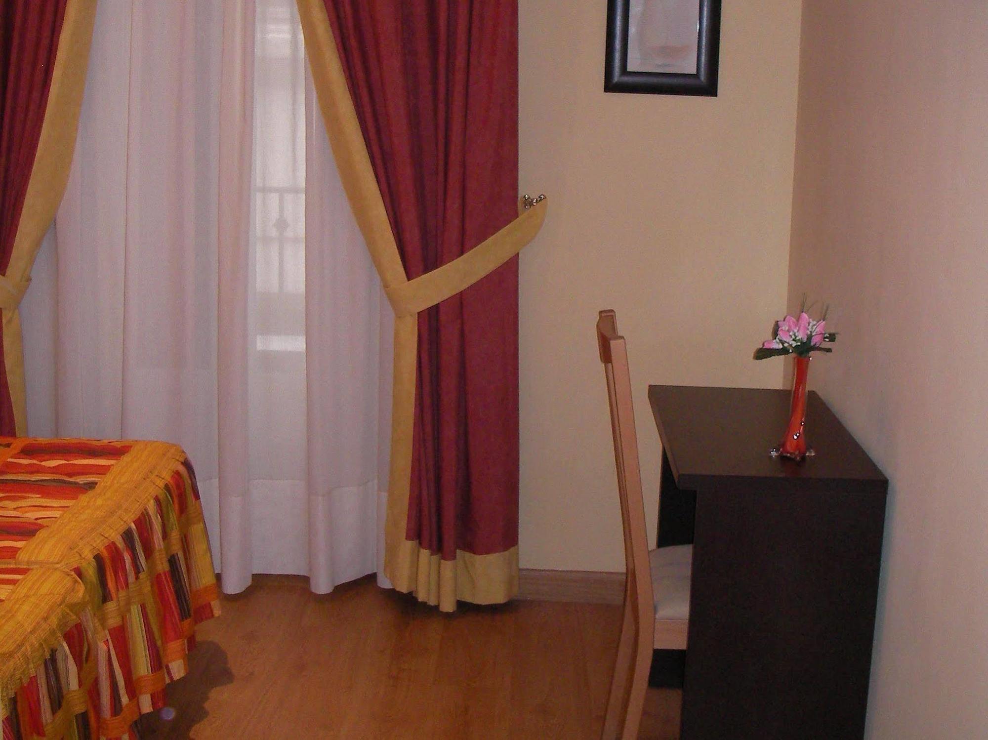 Hostal Las Cortes Madrid Kültér fotó